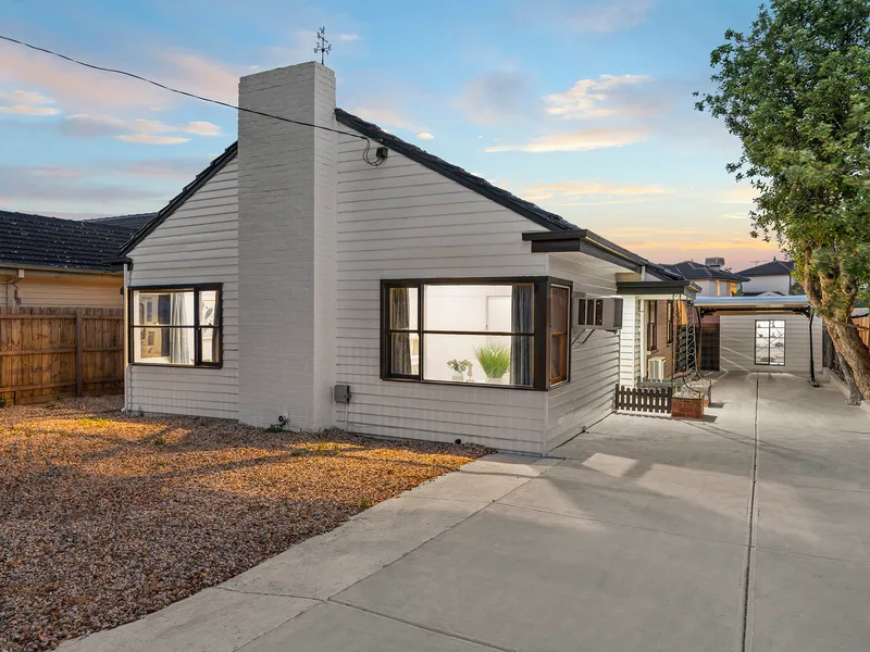 221 Springfield Rd,. Blackburn North