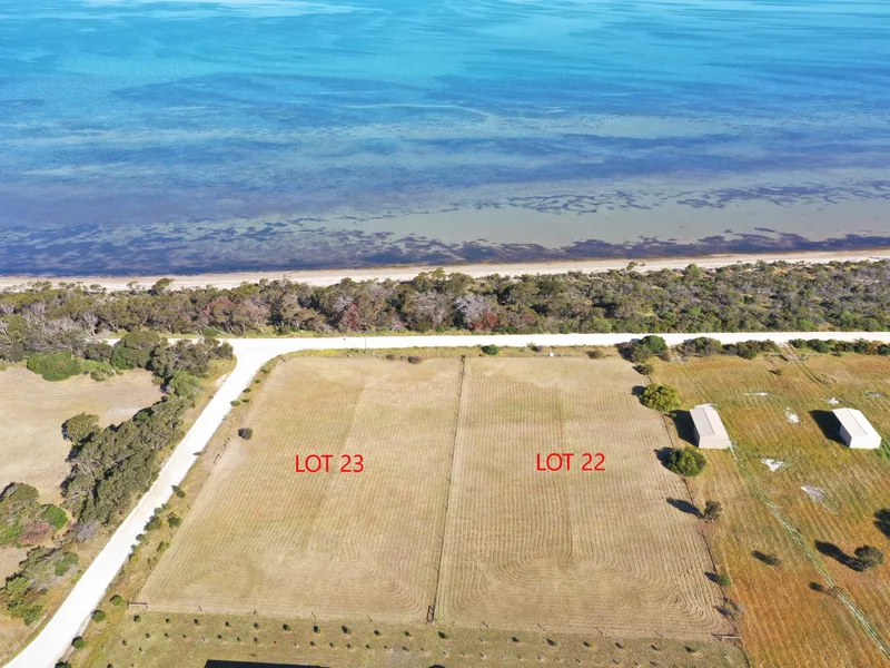 SEAFRONT LAND WITH SPACE TO PLAY!