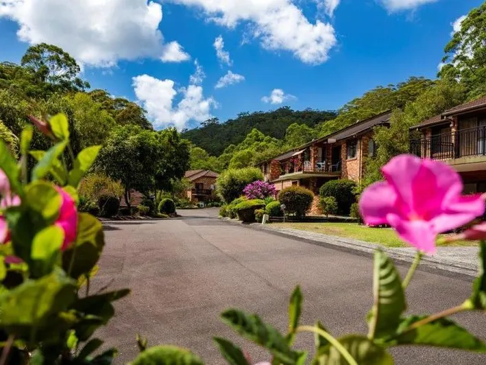 Discover this spacious open plan unit with fresh interiors giving this home a lovely modern feel