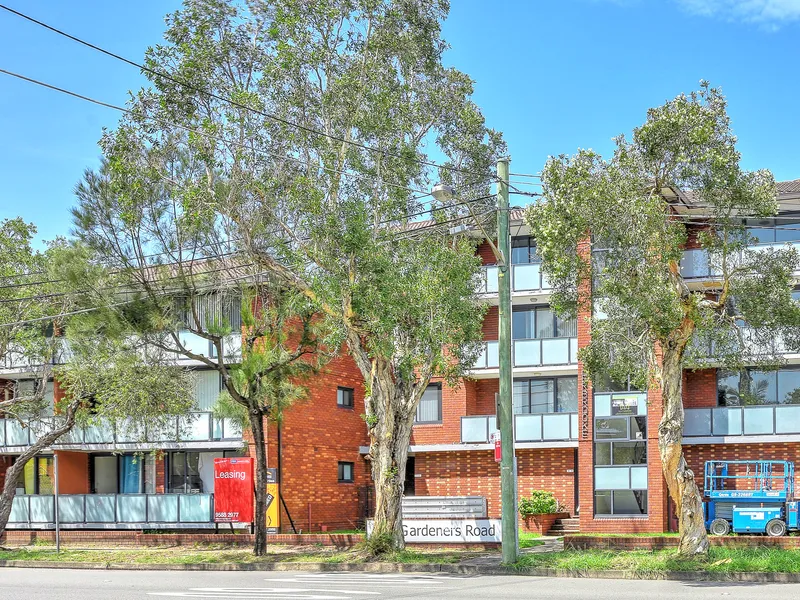 Newly Renovated 2 Bedroom Apartment