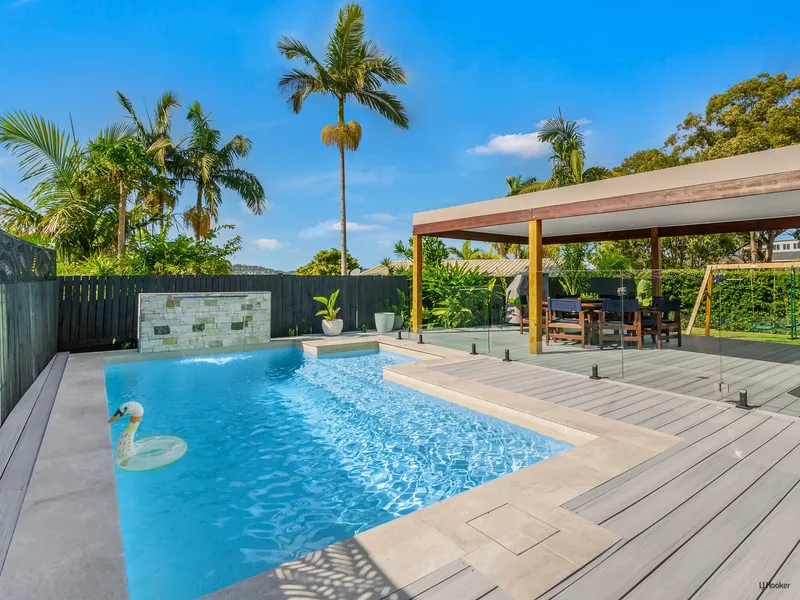 BEAUTIFUL SPACIOUS FOUR BEDROOM FAMILY HOME WITH POOL