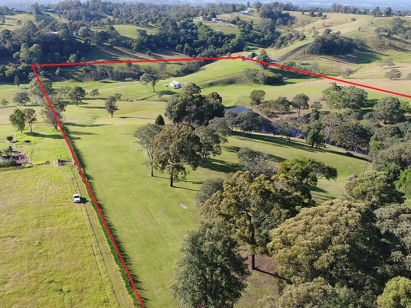 An outstanding opportunity to secure a unique & substantial 50 acre landholding at the foothills of the Blue Mountains with unlimited water licence.