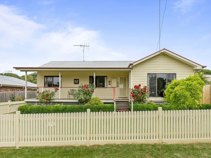 A Cosy 3 Bedroom Home Set On A Generous Allotment