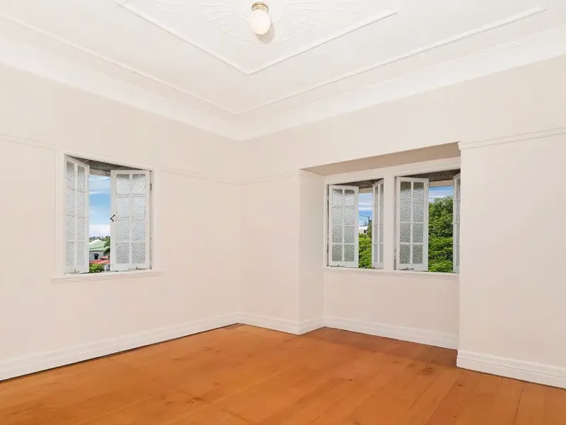 ART DECO 2 BEDROOMS IN CENTRAL WEST END LOCATION