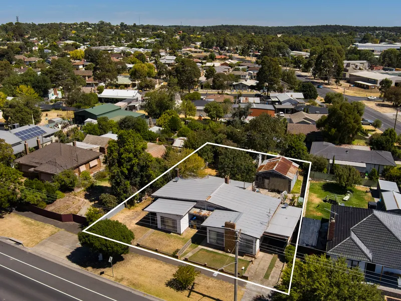 Combo dual occupancy with development potential - 1200sqm land 2km from CBD