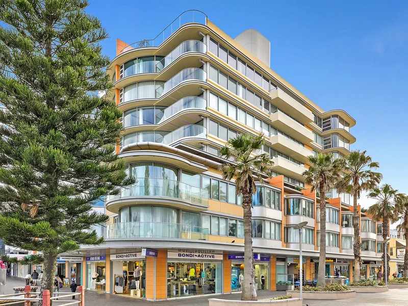 Designer Apartment Footsteps From The Beachfront