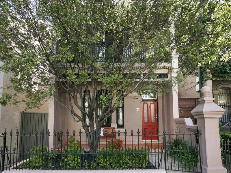 Magnificent classic terrace in convenient spot