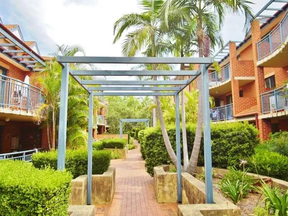 Generous 2 Bedroom Apartment In PRIME Location