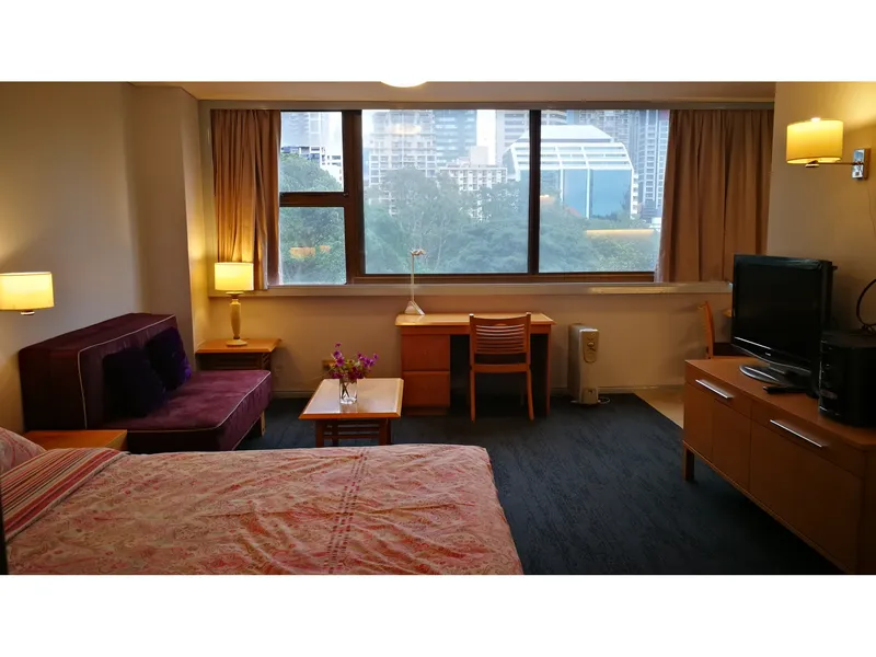 Super Convenient And Comfortable Self-Contained Fully Furnished Luxury Studio Apartment With Free WiFi  And Lovely Views Over Hyde Park