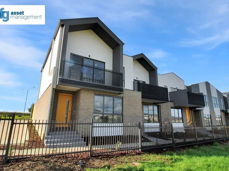 Brand New Charming 2 Bedroom Townhouse with Reverse Living