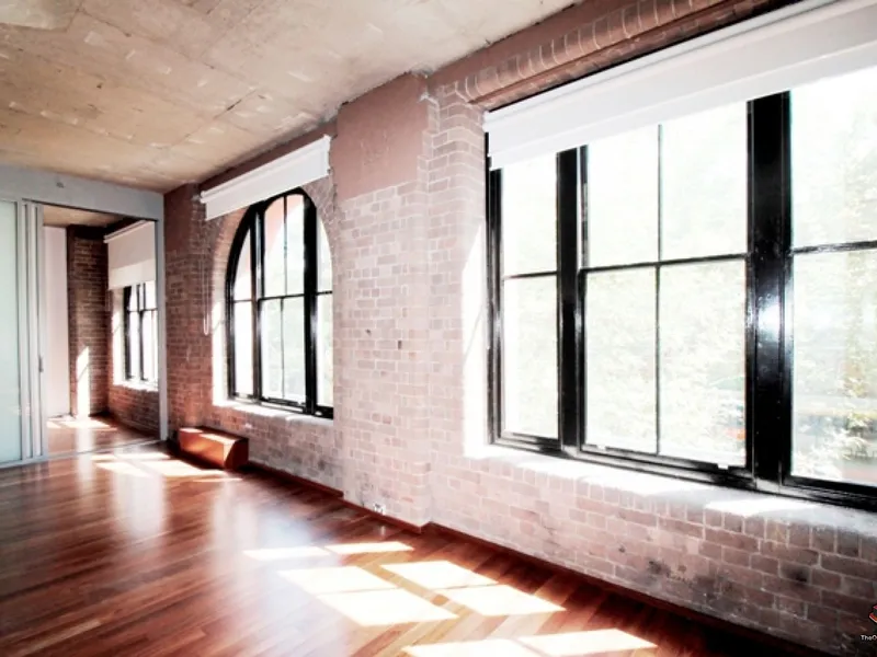 Spacious warehouse conversion apartment