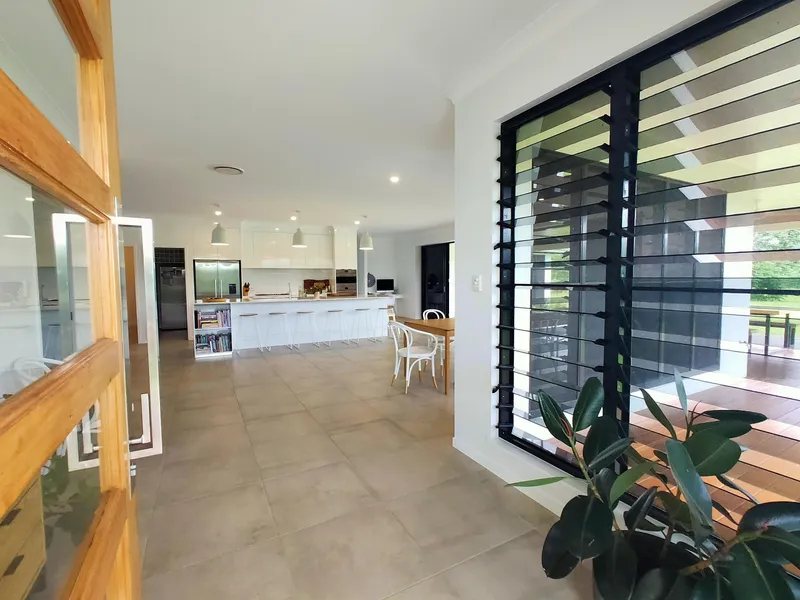 420m2 Ashlee Jones on 10 Acres !