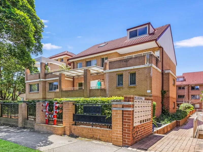 Split Level Apartment Next To The Park