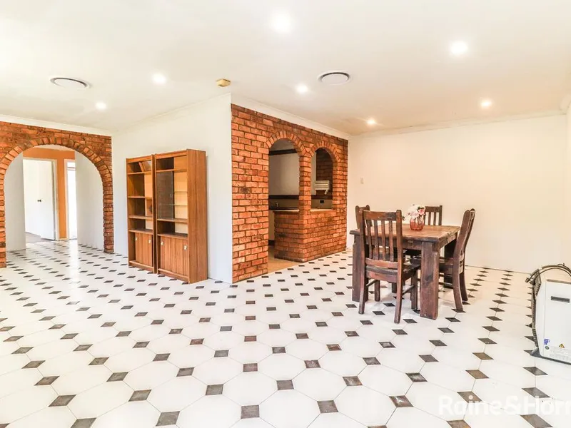 3 Bedroom Family Home !!!