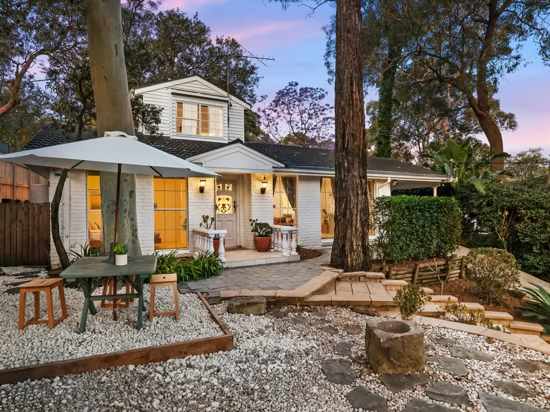 Charming Home in Serene Setting Minutes to Pittwater