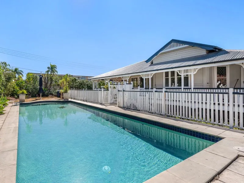 Charming Queenslander Home With Aircon & Pool!