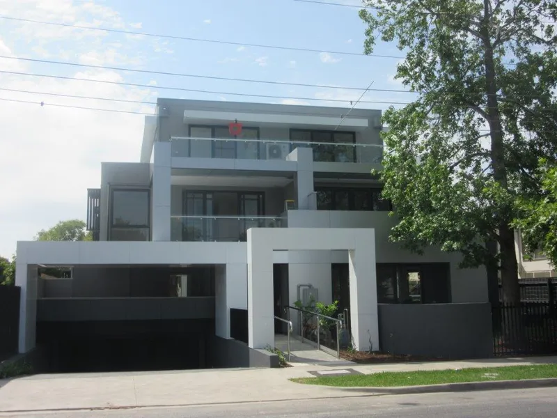 EXECUTIVE LIVING AT ITS FINEST