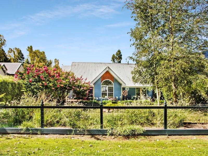 Modern Alpine Cottage on a Great Block
