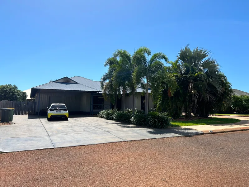 4 x 2 x 2family home with pool