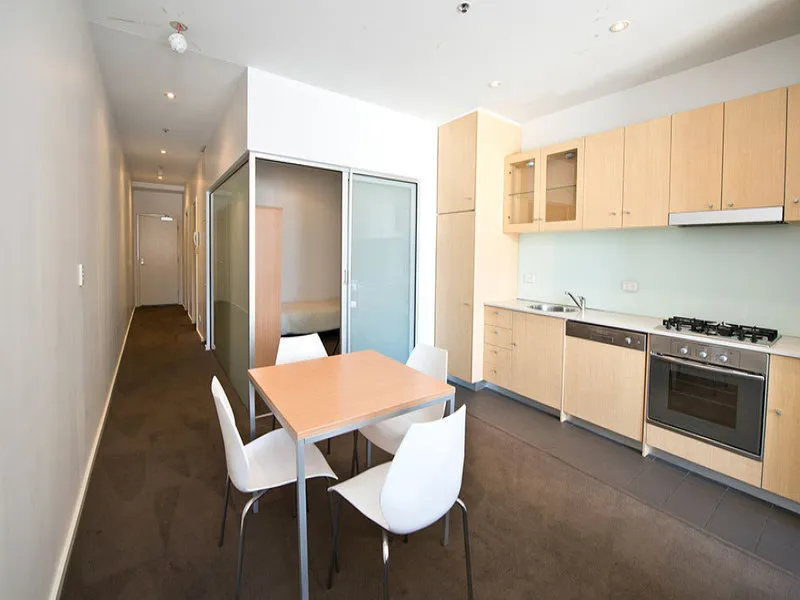 2 BEDROOM APARTMENT IN ADELAIDE CBD AVAILABLE NOW!