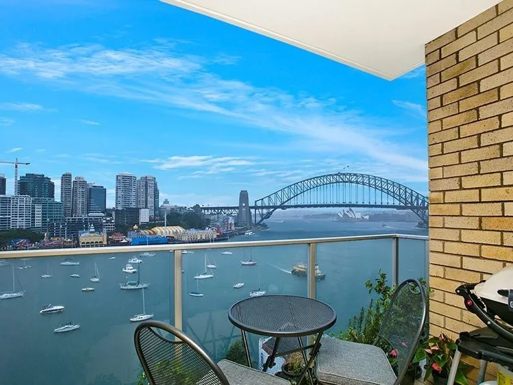 2 Bedrooms with Harbour Views & Waterfront Pool and BBQ