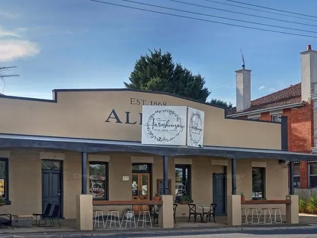 Residential & Commercial Opportunity with dual Street frontages on 1181m2 Allotment