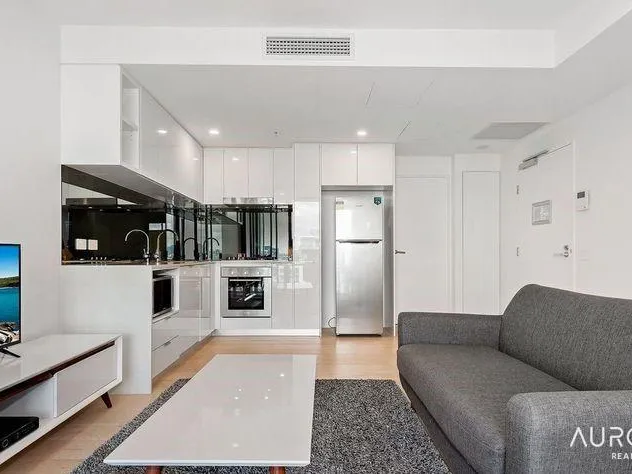 Stylish and Convenient - Fully Furnished South Brisbane Apartment