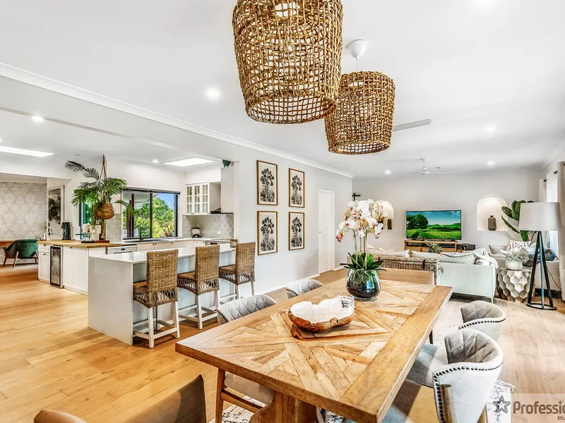 Perfecting the Family Home and Entertainers lifestyle on 8,094m2