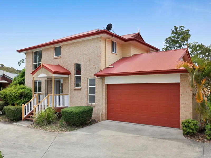 Freestanding Burleigh Villa In Walk To Everything Location!