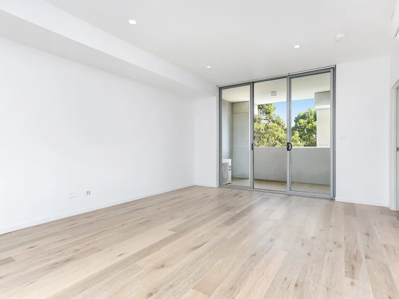 ARCHITECTURALLY-DESIGNED LUXURY APARTMENT WITH A PEACEFUL, LEAFY OUTLOOK | 1 BEDROOM WITH STUDY