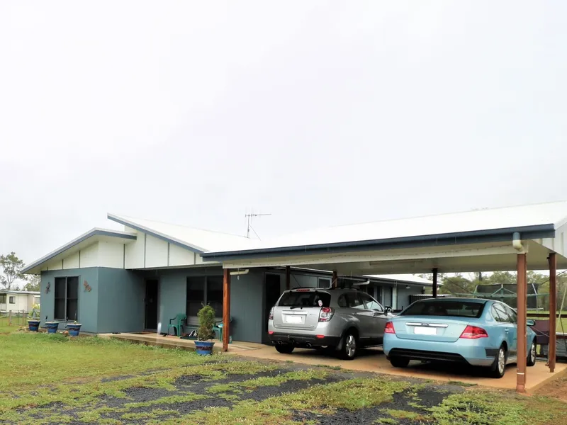 STUNNING HOME ON ACREAGE 
