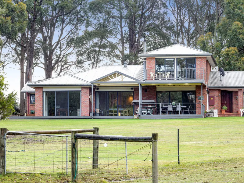 Beautiful Lifestyle Family Home on almost 50 Acres