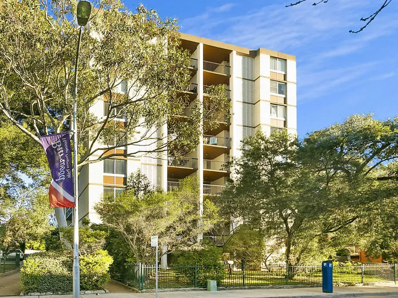 Spacious Fully Renovated Two Bedroom Apartment
