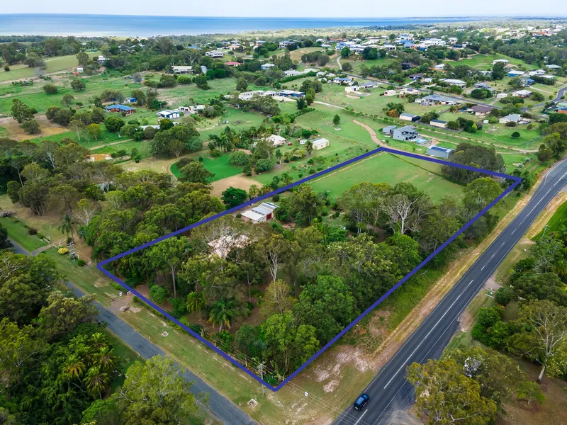 Large Allotment (4.45 Acres), House, Sheds And Subdivision Potential (Stca) In Popular Craignish