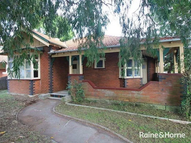 LARGE 4 BEDROOM FAMILY HOME