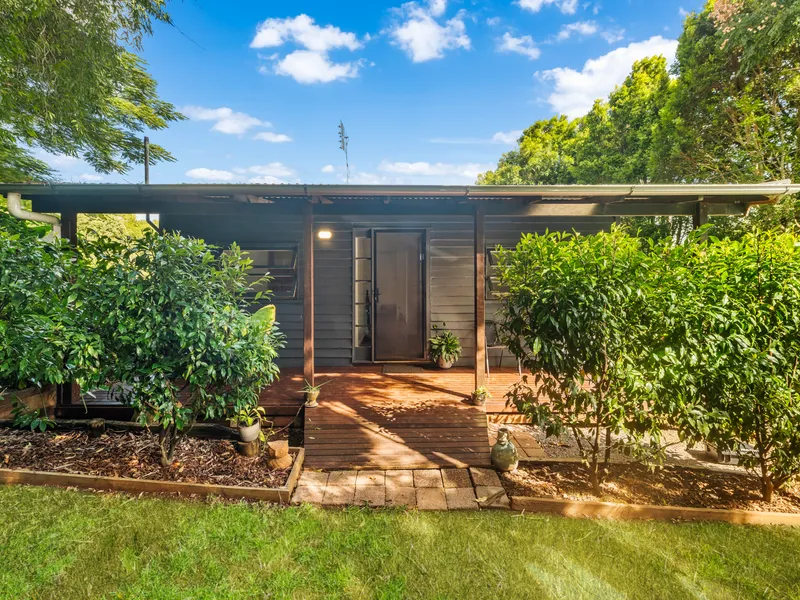 Hinterland Hideaway, Close to Town