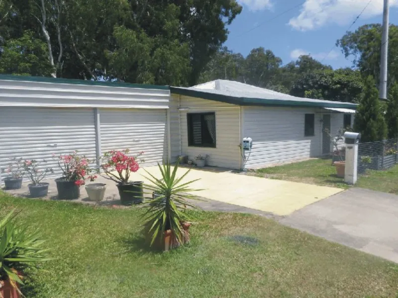 NEAT LOWSET HOME WITH RIVER AT REAR !