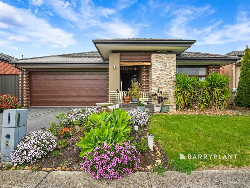 Sophisticated Henley Home with Prime Location and Modern Comforts