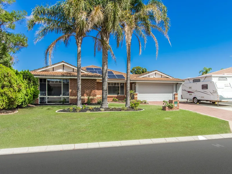 WARM AND INVITING FAMILY ABODE!