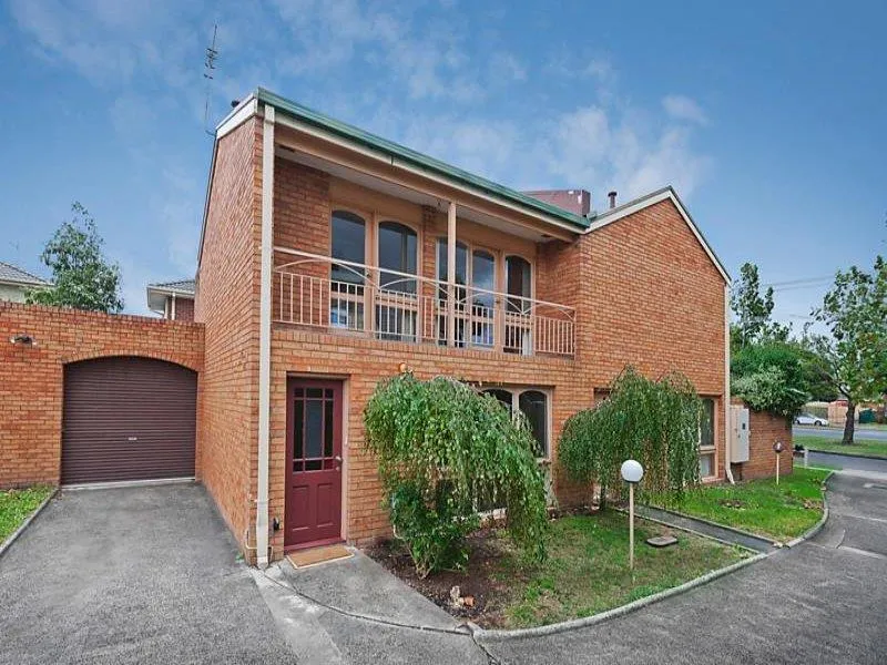 2 Bedroom House with a Lock-up Garage