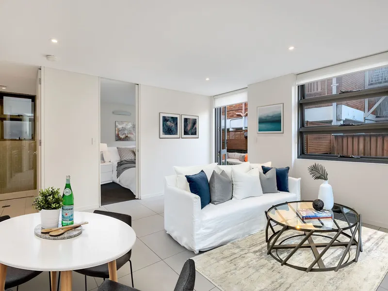 Quiet Modern 1 Bedroom Apt with Secure Parking in Great Location