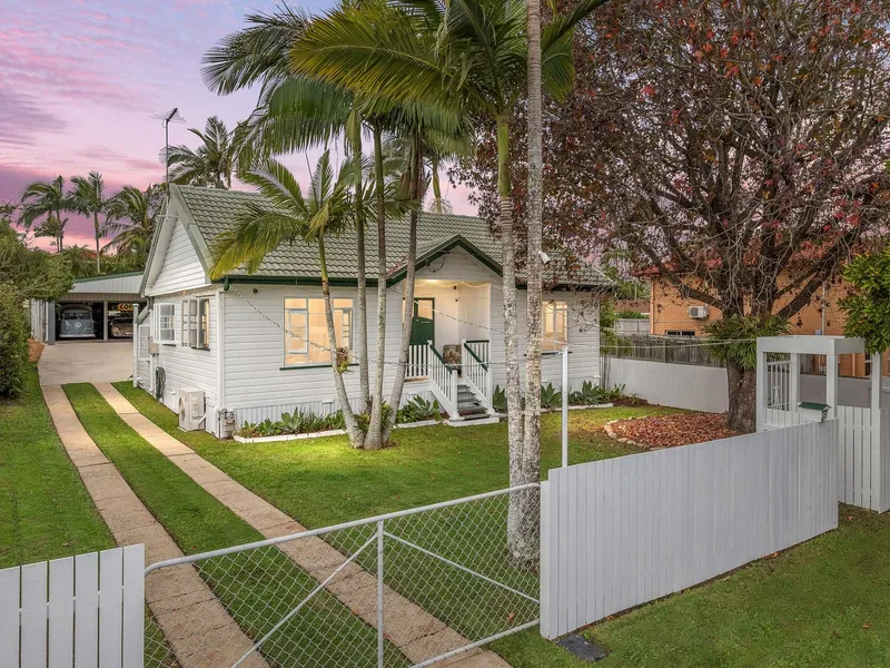 Charming Cottage, Tranquil Street with Huge Shed