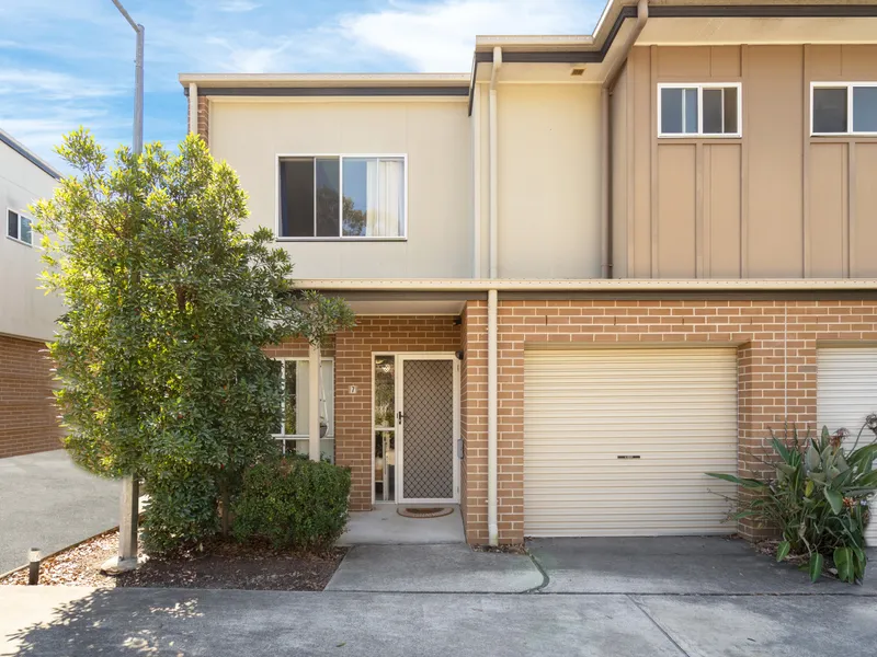 Modern Townhouse - Convenient Location