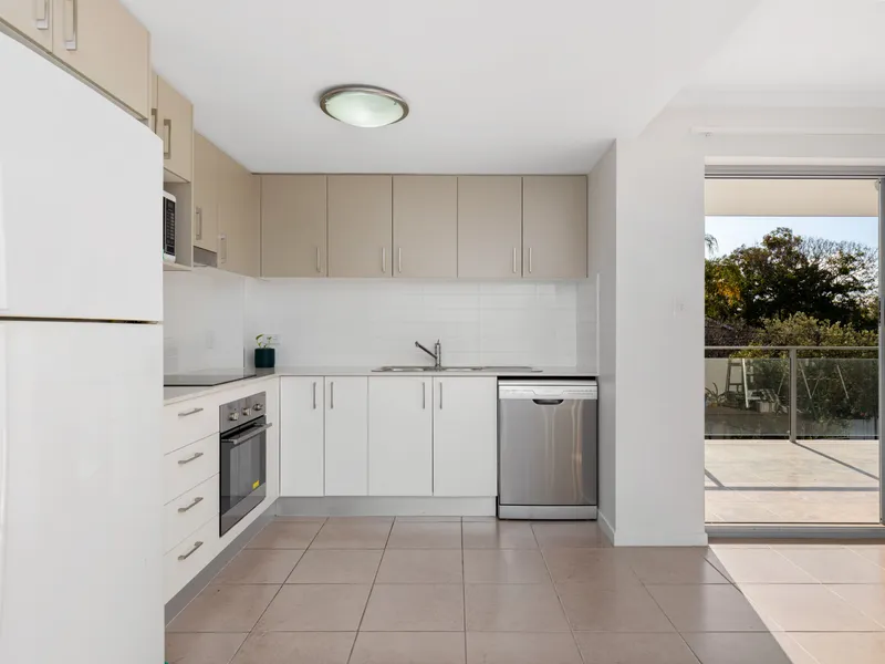 Tidy two-bedroom apartment with convenient location
