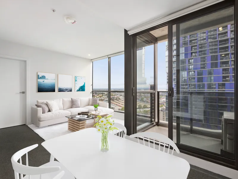 Stunning 2-bedroom Apartment with carpark in the heart of the CBD