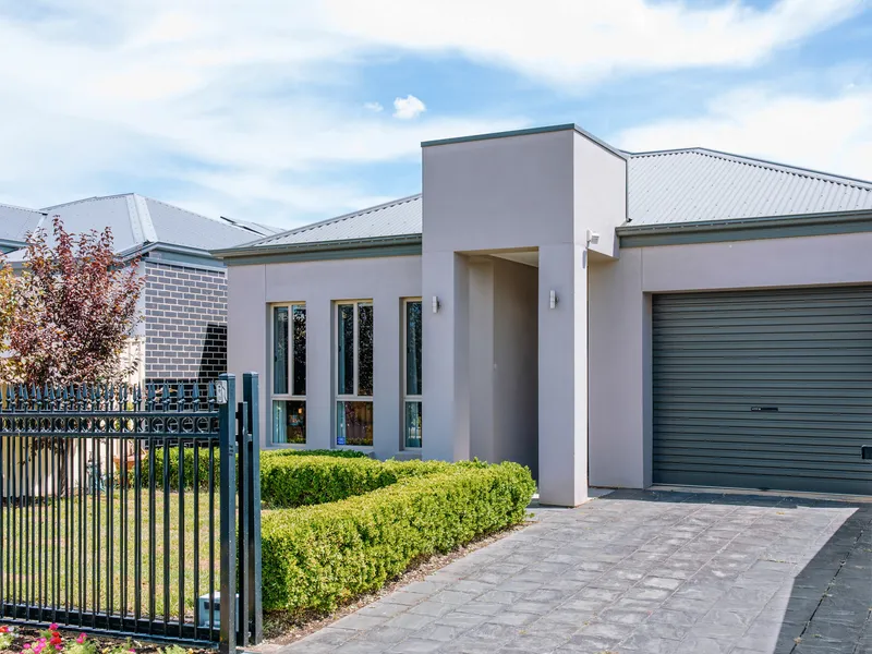 Outstanding Courtyard Home - Spectacularly Deceiving