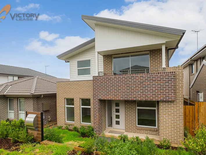 Near new 4 bedroom sunny house for rent in Kellyville