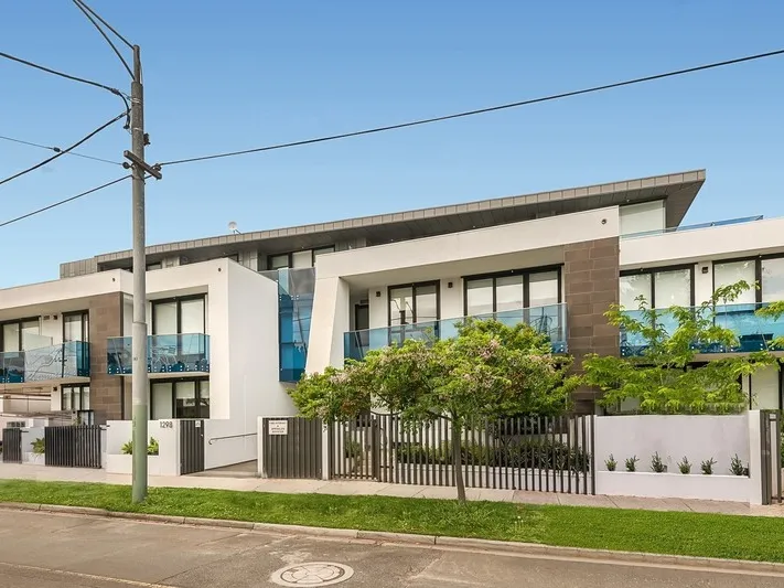 Stunning apartment in lifestyle location