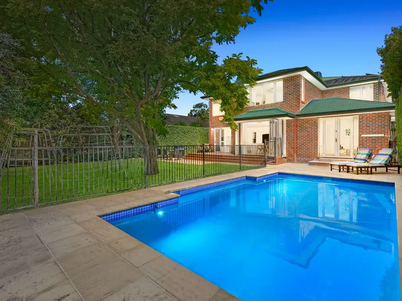 Exceptional Course-Side Entertainer, Set in Glorious Garden Surrounds