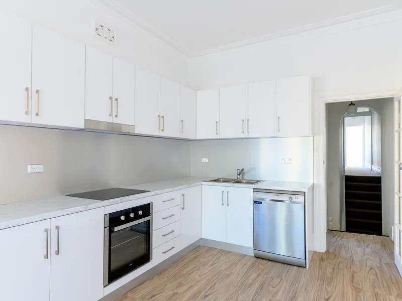 LIFESTYLE OF CONVENIENCE - MOSMAN APARTMENT